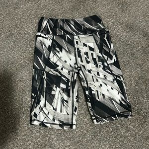 Women’s gray and white leggings